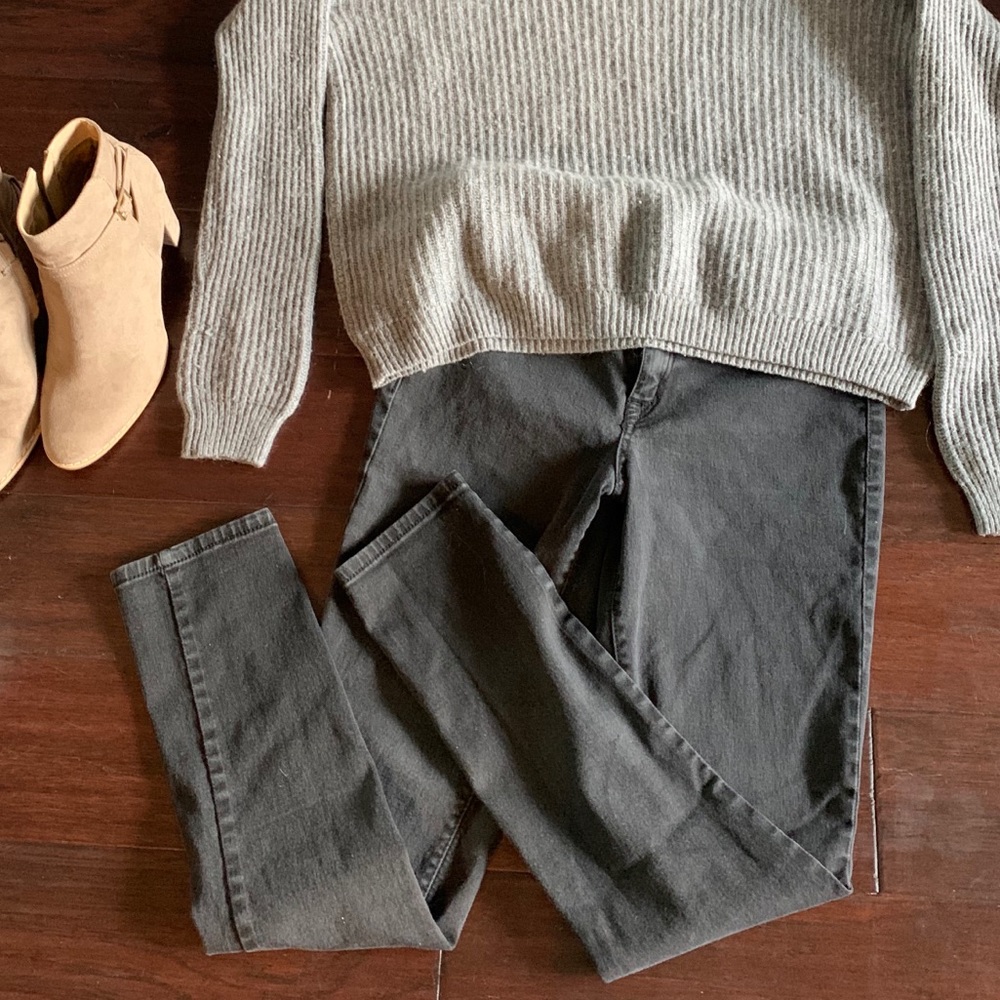 🦋 3/$20 Perfect Faded Black Jeans